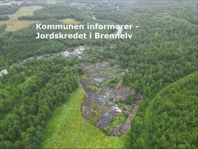Bilde av området hvor det gikk jordskred i Brennelva, med teksten "Kommunen informerer - jordskredet i Brennelva"