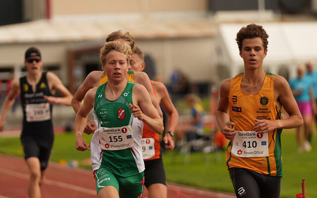 Både Håkon Moe Berg (155) og Lukas Bunsic (410) tok seg trygt til finalen på 1500 m. (Foto: Vestpress)