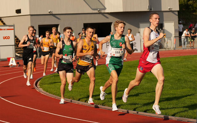 Magnus Øyen gjorde en god drajobb for både vinner Håkon Moe Berg (155), Kristian Bråthen Børve (409) og Åsmund Sunde Førde som her følger fint på. (Foto: Einar Børve)
