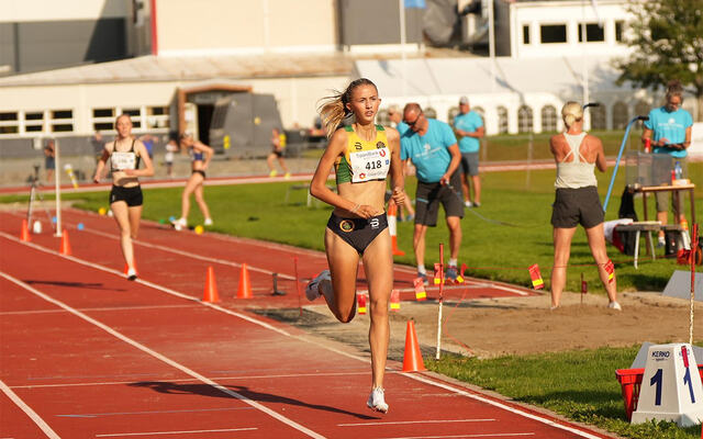 Wilma Anna Bekkemoen Torbiörnsson var klart sterkest mot slutten av 1500 m-finalen. (Foto: Einar Børve)