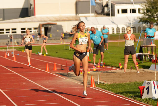 Wilma Anna Bekkemoen Torbiörnsson var klart sterkest mot slutten av 1500 m-finalen. (Foto: Einar Børve)