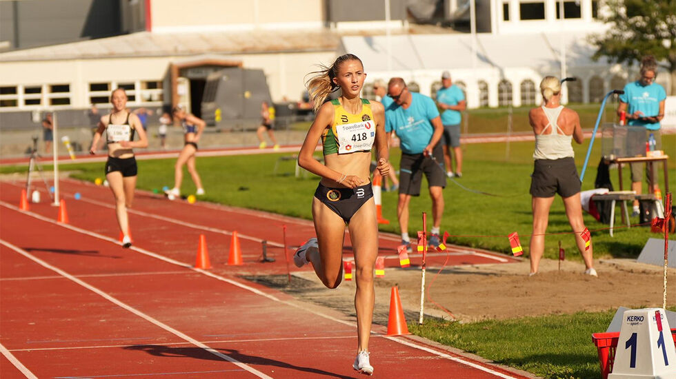 Wilma Anna Bekkemoen Torbiörnsson var klart sterkest mot slutten av 1500 m-finalen. (Foto: Einar Børve) 