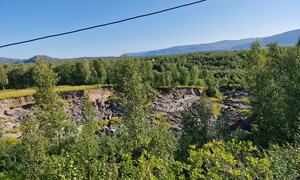 Bilde fra skredområdet i Brennelv 5.8.2024. Foto: Porsanger kommune