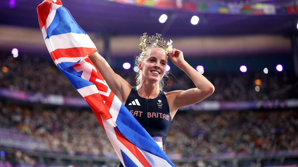 Keely Hodgkinson har vi gjerne sett med det britiske flagget etter 800 meter-konkurranser, men nå kunne hun sette kronen på hodet også. (Foto: European Athletics)
