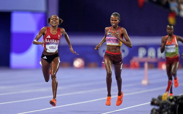 Winfred Mutile Yavi tok OL-gullet på 3000 m hinder foran Peruth Chemutai og Faith Cherotich. (Foto: World Athletics)