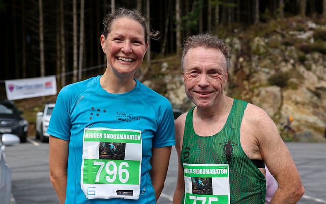 Margunn Bye Tøsdal og Frode Oldervoll var de aller raskeste gjennom maratondistansen i Bergen Skogsmaraton. (Alle foto: Arne Dag Myking)