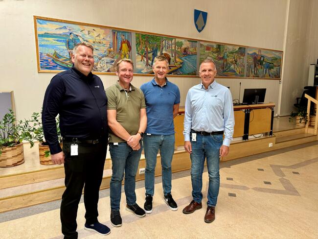Personer i SeritEltele og Alta kommune sammen i kommunestyresalen