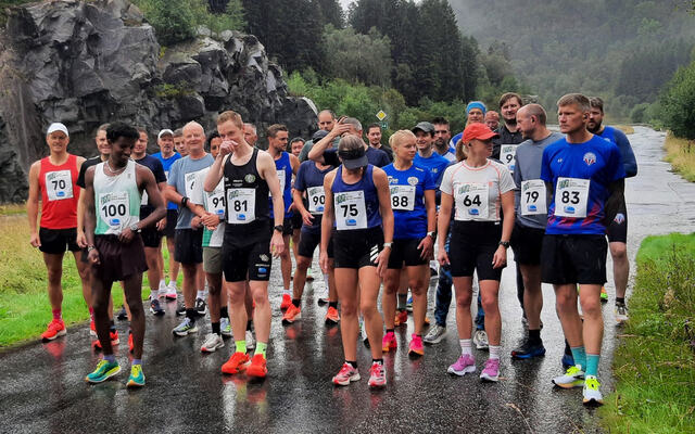 Klart til start langs Åkrafjorden. (Foto: Olav Samland)