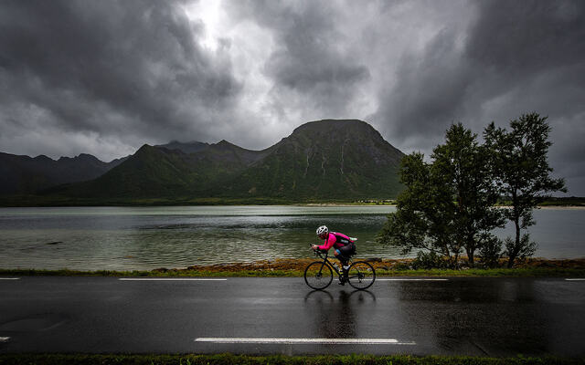 Som i alle andre triatlonkonkurranser så må det både svømmes, sykles og løpes i Lofoten Triathlon. Men naturen er mer dramatisk i dette. (Alle foto: Kai-Otto Melau)