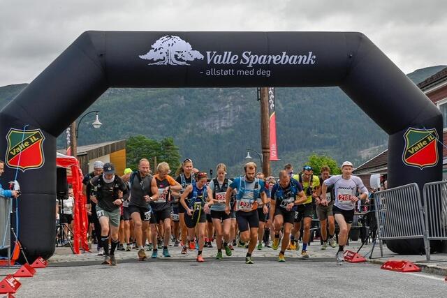 178 løpere la samlet av gårde fra Valle sentrum lørdag morgen. (Foto: Geir Daasavtn)