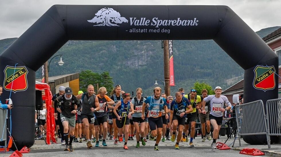 178 løpere la samlet av gårde fra Valle sentrum lørdag morgen. (Foto: Geir Daasavtn)