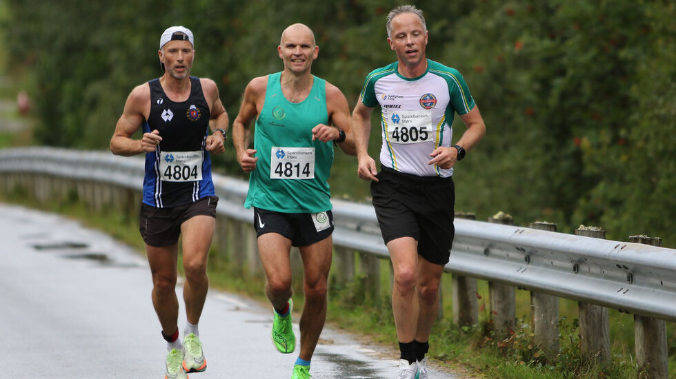 Tettrioen på herrenes maratonløp. Hilmar Kråkenes (4805) ble klar vinner til slutt. Joachim Olsvik (4804) ble nummer fire mens Karl Idar Vik (4814) tok andreplassen. (Foto: Stig Hole)