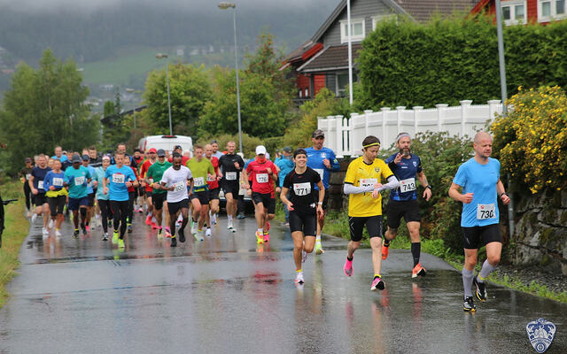 Starten går for Vossatons halvmaraton. (Foto: Arrangøren)