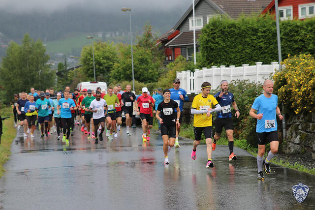 Starten går for Vossatons halvmaraton. (Foto: Arrangøren)