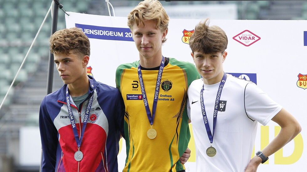 Premiepallen i G17 på 3000 meter. Fra venstre: Lukas Bruncic, Philip Gulbrandsen og Aron Mathisen Askim (Foto: Dag Egil Eliassen)