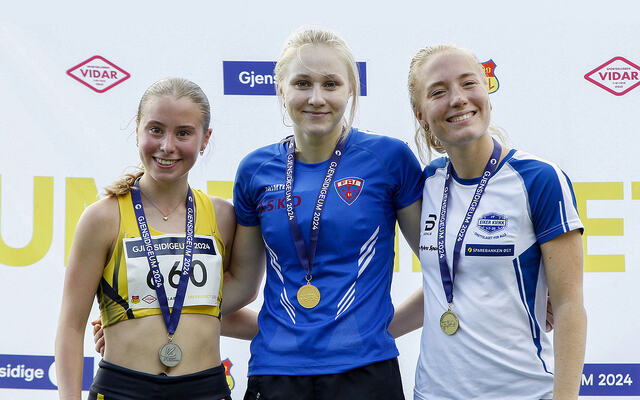 Pemiepallen 3000 meter J18-19: Dordi Forseth, Vilde-Sofie Torvund og Norah Sand-Hanssen. (Alle foto: Torbjørn Fjellheim)