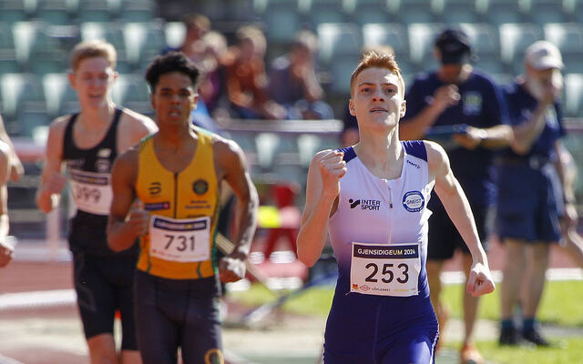 Sondre Haukanes spurtet inn til UM-gull på 800 meter i G-16. (foto: Torbjørn Fjellheim)