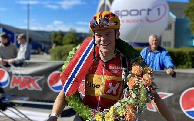 Ådne Holter etter å ha sikret seg sin andre strake seier på ny løyperekord i den 84 km lange traséen fra Rena til Lillehammer. (Foto fra Birkens facebookside)