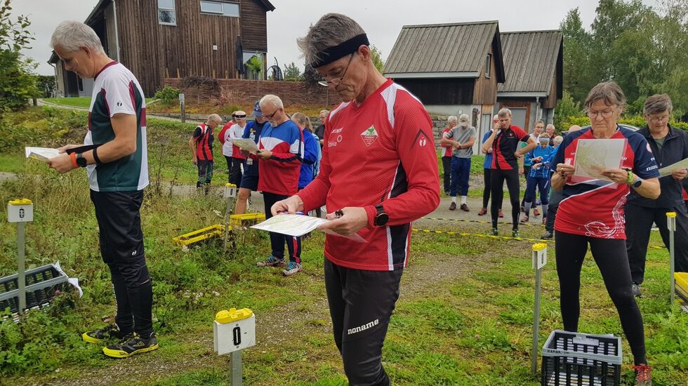 Harald Østbye (fra venstre), Torbjørn Løkken og Lis Dæhli klare til start. (Foto: Stein Arne Negård)