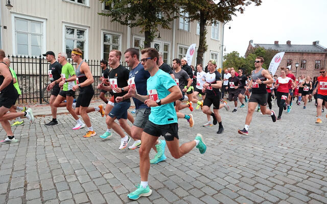 Starten har akkurat gått for Hedersløpet i 2022. (Foto: Tom-Arild Hansen)