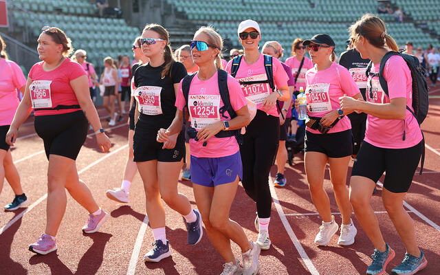 Det var fargerikt på Bislett stadion denne dagen. (Foto: Tom-Arild Hansen)