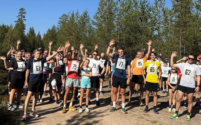 Det var god stemning allerede på start i den 40. Grensetrimmen. (Foto: Hilde Hagevik Odde)