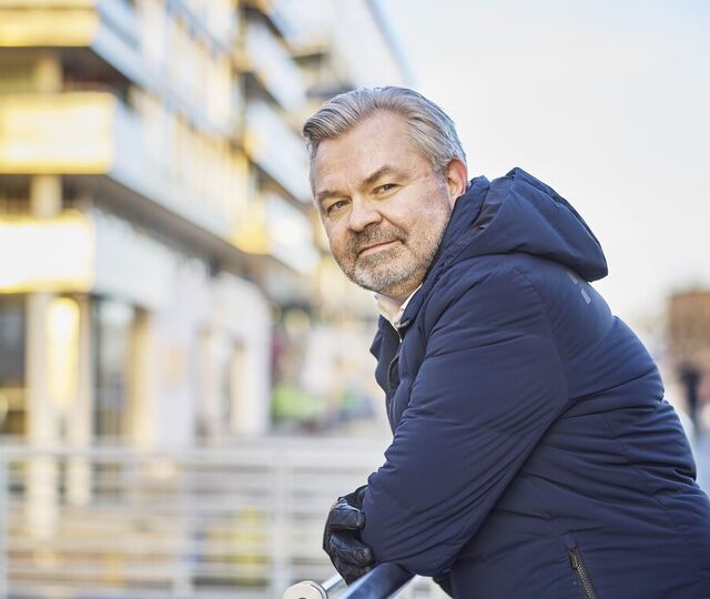 Mange ledere sliter med balansen mellom jobb og privatliv, og føler seg ofte fanget mellom krav fra arbeidsgivere, kolleger og ansatte, samtidig som de prøver å ha et liv utenfor jobben. Fotograf: Bård Gudim.