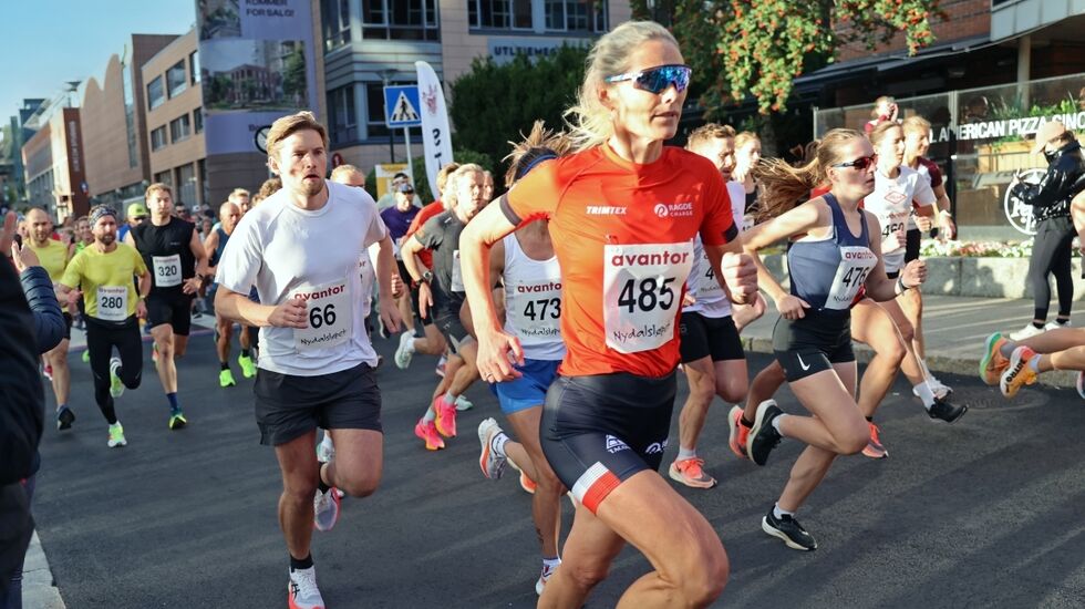 Starten går for aktiv-klassen på 5 km under Nydalsløpet 2024. (Foto: Tom-Arild Hansen)