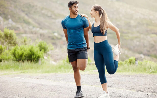 Det kan være mange grunner til å tøye, men lite tyder på at statisk tøying virker skadeforebyggende. (Foto: iStockphoto)