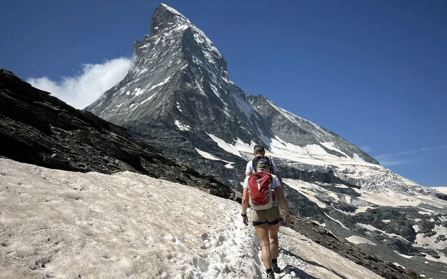 Selv om en ikke skal helt til toppen av Matterhorn, så kan vandringene i Zermatt-området by på utfordringer. (Foto: privat)