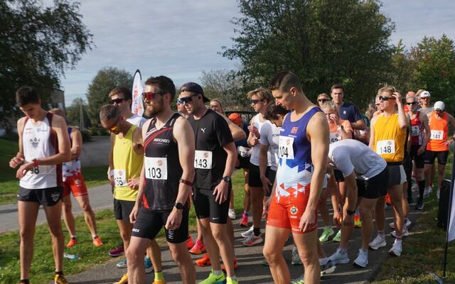 22 løpere stod klare for 5 km, 27 for 10 km og 19 for halvmaraton denne søndag formiddagen på Eidsvoll. (Foto: Bjørn Saksberg/Perseløpet)