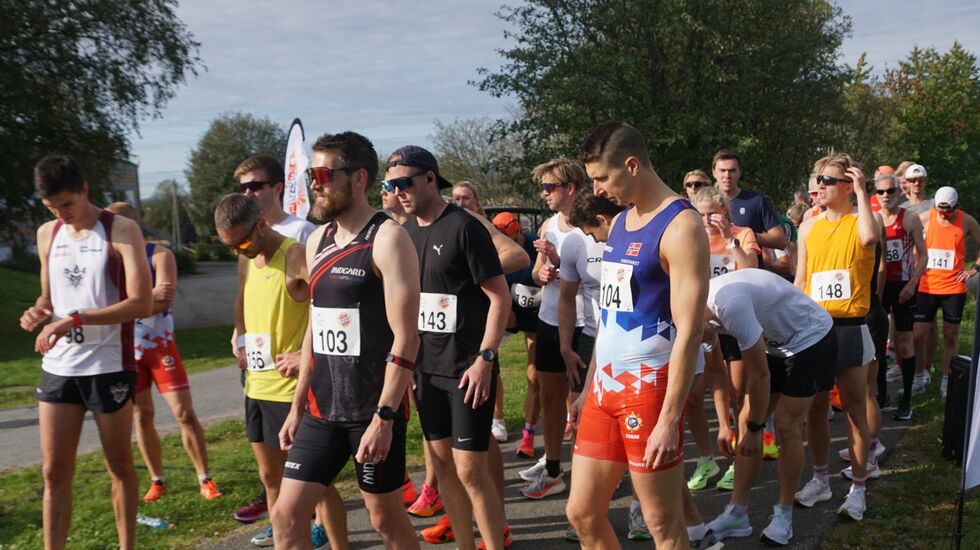 22 løpere stod klare for 5 km, 27 for 10 km og 19 for halvmaraton denne søndag formiddagen på Eidsvoll. (Foto: Bjørn Saksberg/Perseløpet) 