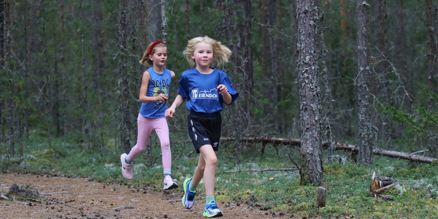 Elverumtrimmen er mest poulært blant de yngste, her representert ved to faste  faste deltakere i høstens første løp. (Foto: Rolf Bakken)