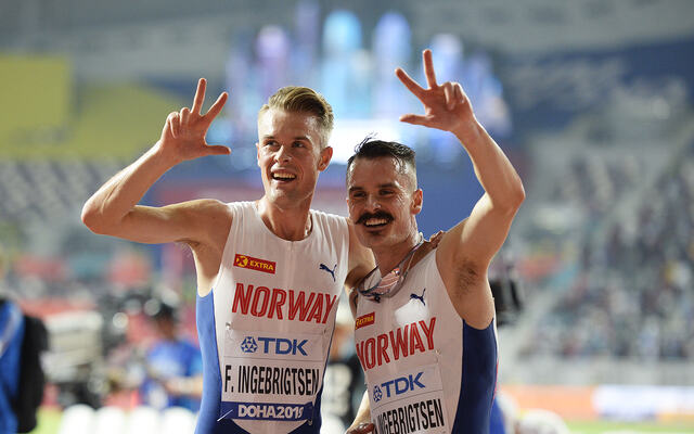 Filip og Henrik Ingebrigtsen da de jubla for å ha gått videre til finalen på 5000 m under VM i Doha i 2019. (Foto: Bjørn Johannessen)