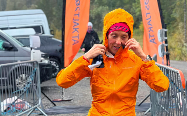 Lena-Britt Johansen var best under våt og vindfull Høstjakt i Svolvær. (Foto: Arrangøren)