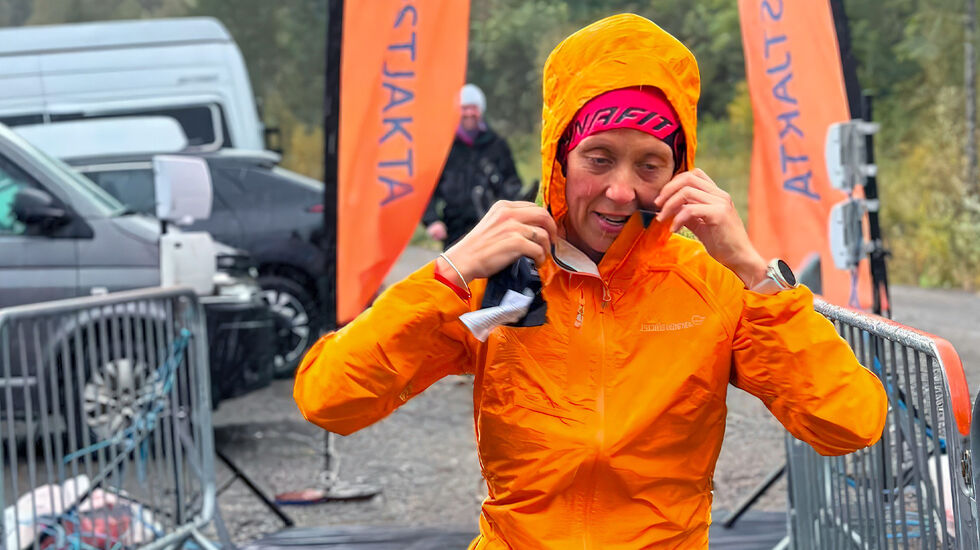 Lena-Britt Johansen var best under våt og vindfull Høstjakt i Svolvær. (Foto: Arrangøren)
