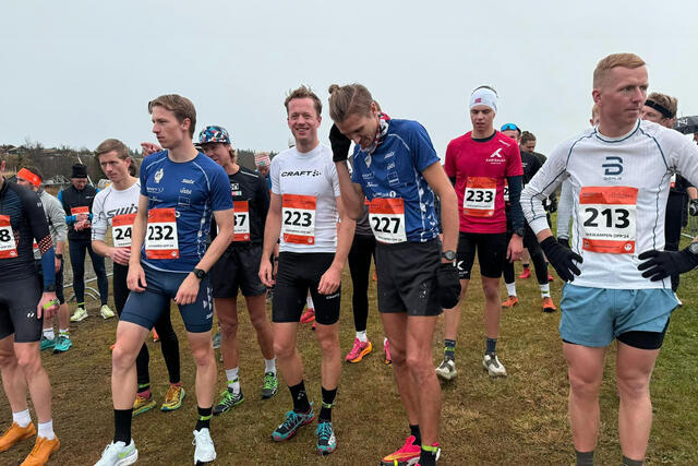 Like før start. Tarjei Bø med startnummer 223 var raskest opp bakken. (Foto: Arrangøren)