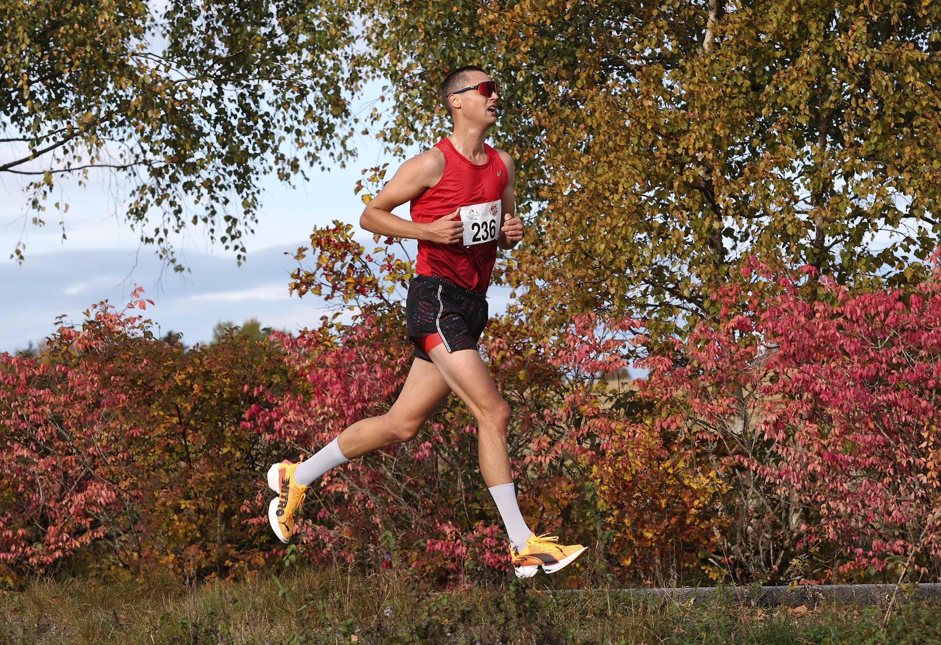 Sindre Egeland, som deltar for lopegruppa Team Yolo fra Bergen, er her paa opplopssiden paa 5 km og kom i maal paa 19.24.jpg