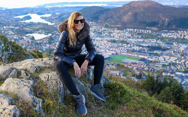 Benedicte Westfal-Larsen har gjort det til en livsstil å gå opp til Ulriken flere ganger for dagen. Da har hun blitt godt kjent med utsikten fra toppen. (Alle foto: Arne Dag Myking)