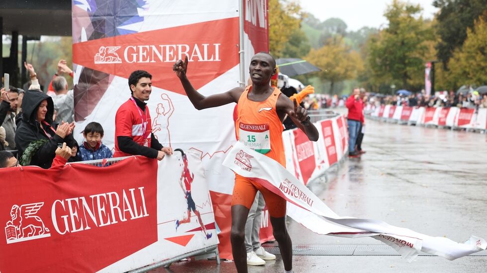 Nehemiah Kipyegon vinner søndagens maraton i München med over fem minutters margin. (Foto: Norbert Wilhelmi)