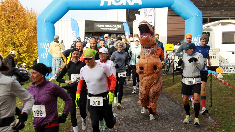 Fra en av de 12 startene fra Presterudhallen lørdag men en overraskelse i feltet. (Foto: Hamarløperne)