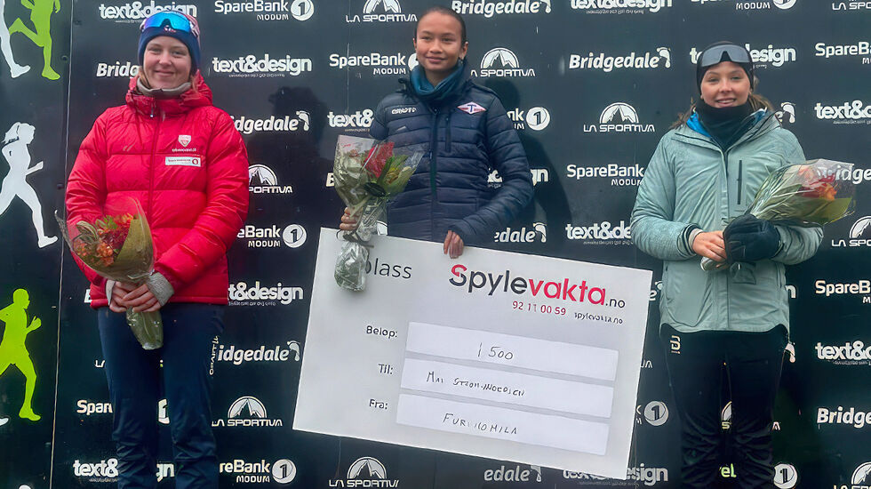 Omlag 1500 løpere stilte til start på en av distansene i årets Furumumila. 12 år gamle May Strøm-Andersen var raskest av alle jenter og kvinner på 5 kilometeren. (Foto: Arrangøren)