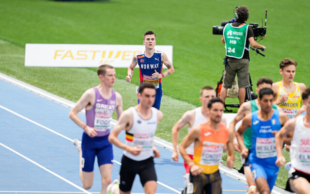 Overblikk: I motsetnad til mange av konkurrentane hadde Jakob Ingebrigtsen roa i seg. (Foto: European Athletics)