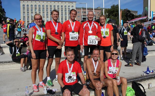 Noen deltakere fra klubben på reise til Tallinn i 2011. (Foto: Privat)