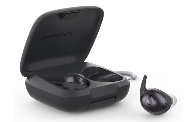 Sennheiser Momentum Sport har glimrende lyd og sitter veldig bra i øret takket være de gode justeringsmulighetene og muligheten for å bruke vingene som følger med i tre ulike størrelser. (Alle foto: Sennheiser)