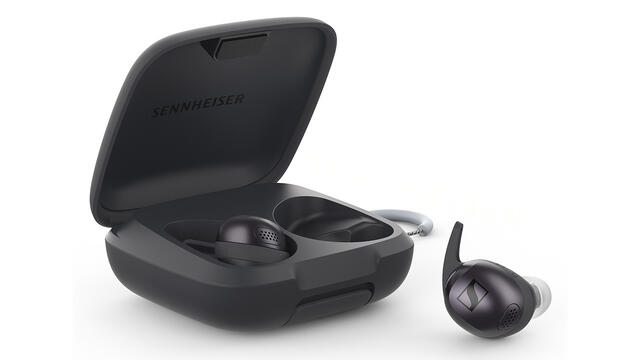Sennheiser Momentum Sport har glimrende lyd og sitter veldig bra i øret takket være de gode justeringsmulighetene og muligheten for å bruke vingene som følger med i tre ulike størrelser. (Alle foto: Sennheiser)
