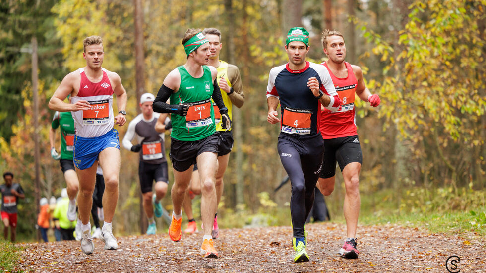 Teten på 10 km etter en km med de fire første i mål allerede i front. Hans Petter Rolke (4) fikk etter hvert en luke til Ulrik Lolland (8) og Haakon Engelsen Berg (7) som ble slått med 12 og 17 sekunder. (Foto: Sylvain Cavatz)