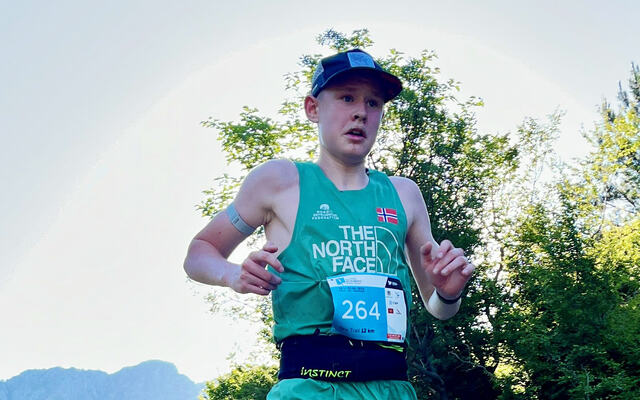 Isak Drøpping sikra seg tre sølvmedaljar under junior-VM i Skyrace i Montenegro i sommar. (Foto: arrangøren)
