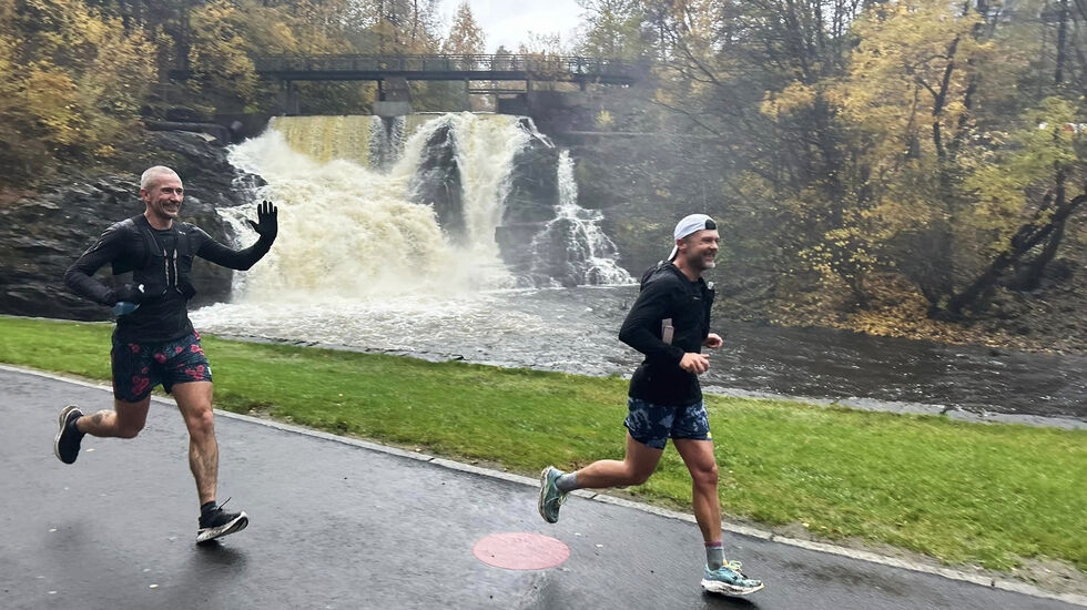 Peter Jensen (til venstre) ble nummer to på 50 kilometeren, mens John Bratteli vant maratonløpet. (Foto: arrangøren)