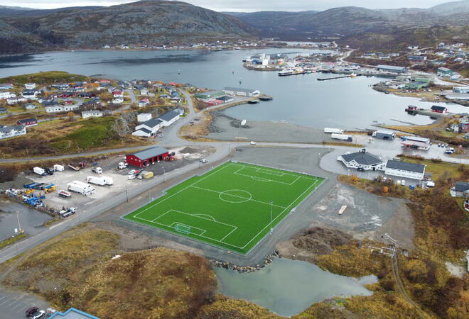 På bilde: Båtsfjord nye fotballbane. Foto : Privat